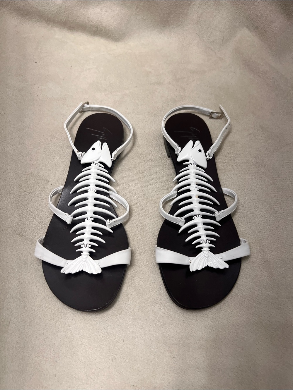 Guiseppe Zanotti White Fishbone Strappy Flat Sandals - 2.0 - Picture 2 of 6